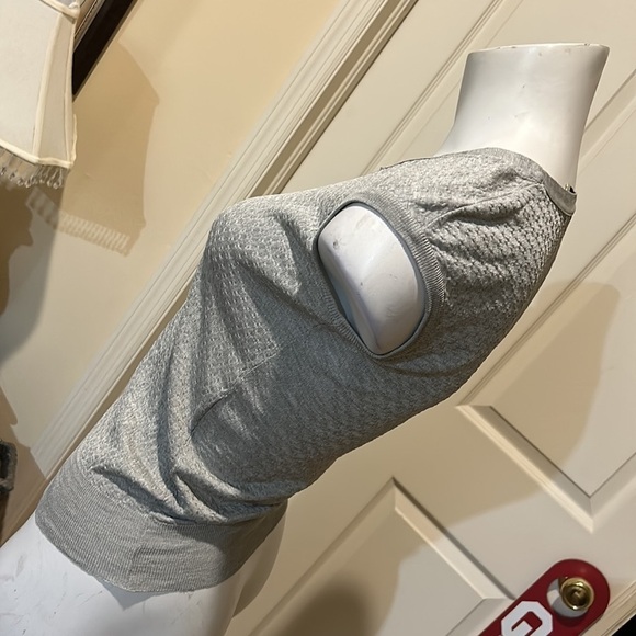 Balenciaga Sleeveless Textured Top. Size 38 - Picture 3 of 14